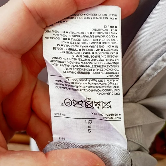 ♥️ Banana Republic Light Grey Elegant Top - Picture 15 of 17